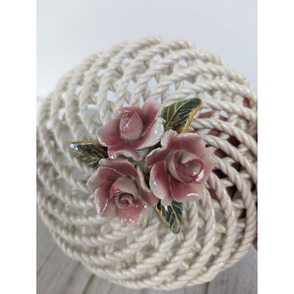 Vintage Woven Basket Weave Ceramic Covered Triniket Dish Roses Spain White Pink - Picture 4 of 9